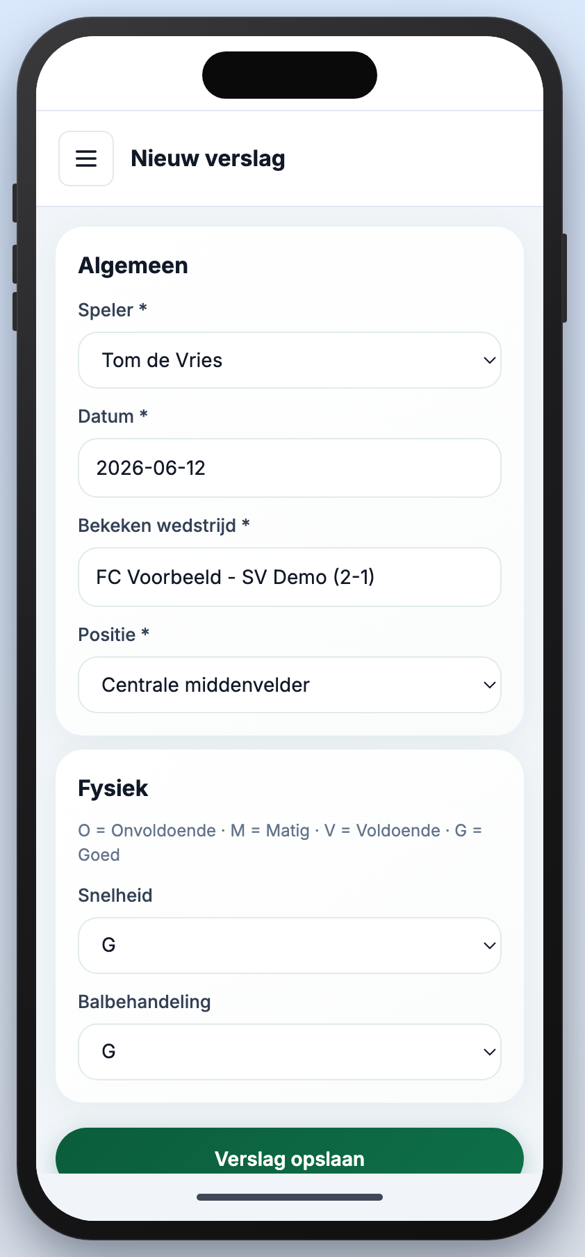 ScoutPlatform verslagformulier op iPhone met spelerkeuze en beoordelingsvelden